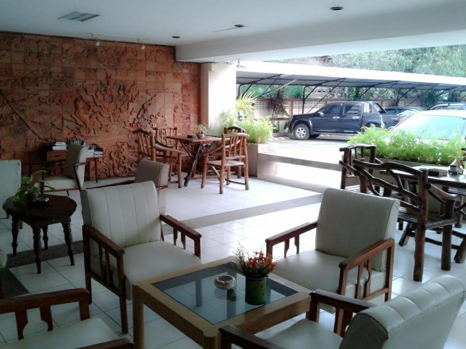 Posezení v ubytování M In Korat Service Apartment