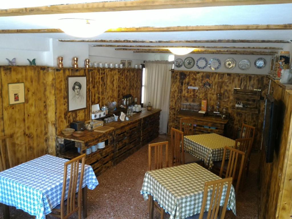 Příslušenství pro přípravu čaje a kávy v ubytování Hotel Edelweiss