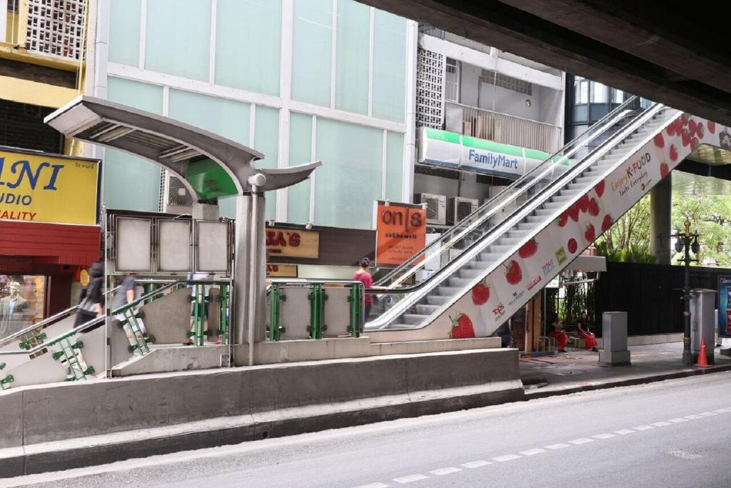 On 8 Sukhumvit Nana Bangkok by Compass Hospitality - Resim 15