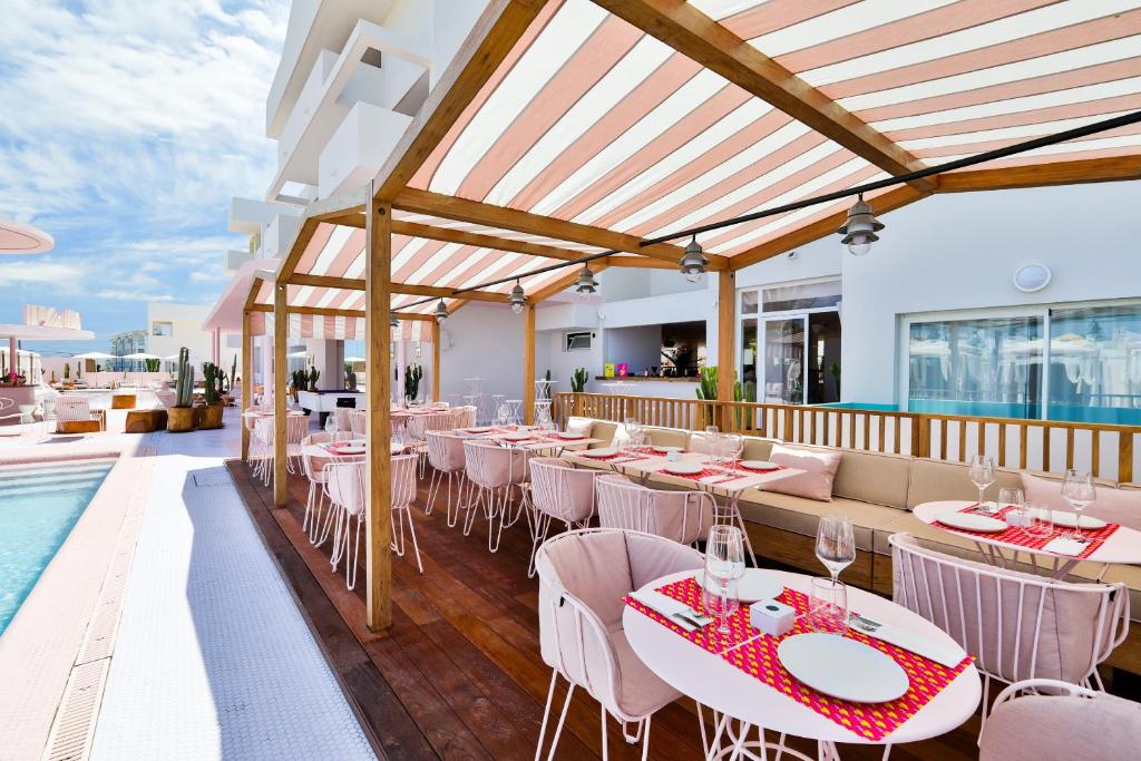 Paradiso Ibiza Art Hotel - Adults Only, Bahia de Sant Antoni ...