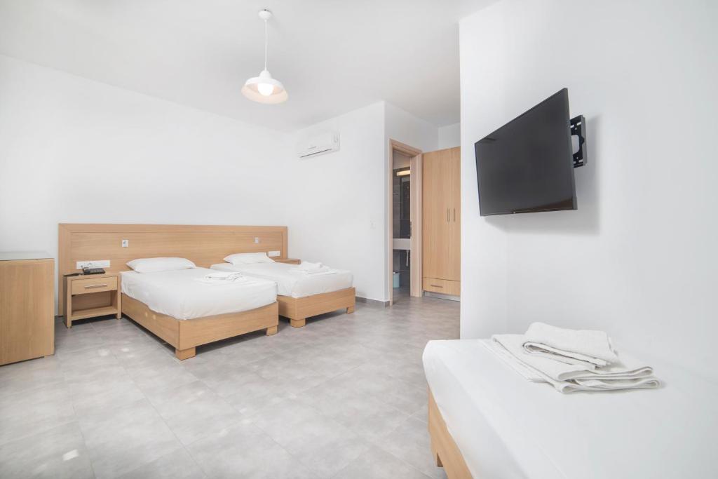 Łóżko lub łóżka w pokoju w obiekcie FarOut - BeachResort & Camping