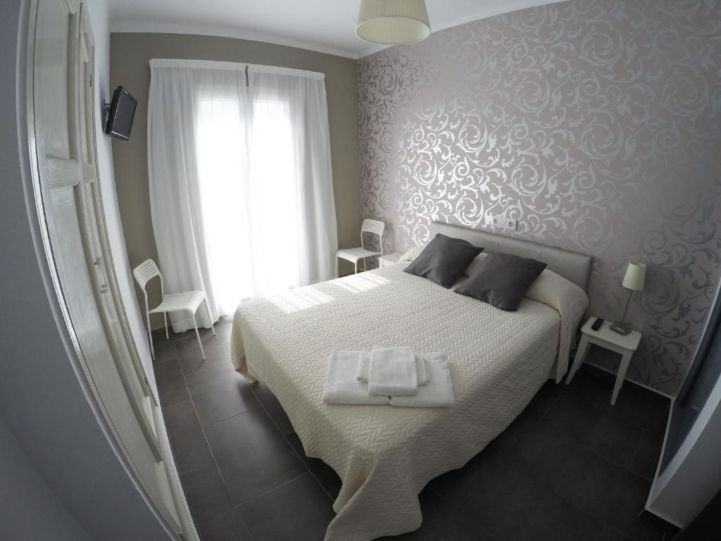 Posteľ alebo postele v izbe v ubytovaní Hostal Mediterráneo