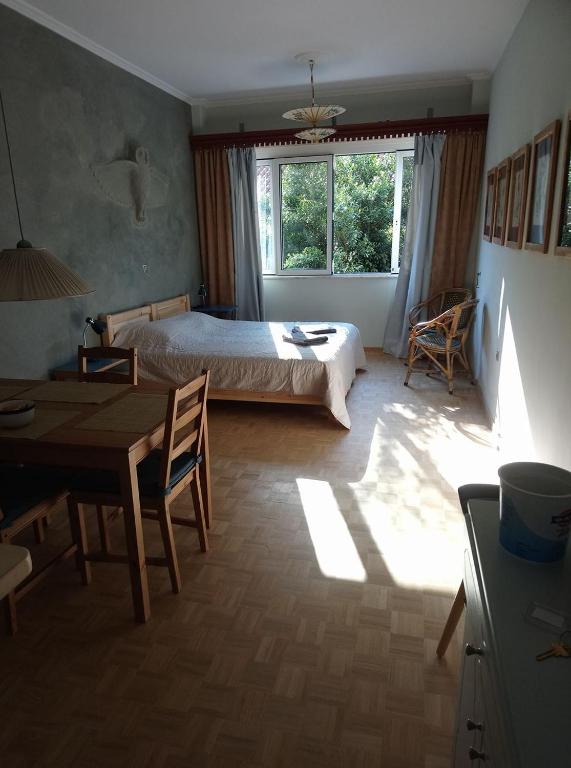 Suitetrails - Mia's cozy flat in Ermou, 3 min from 