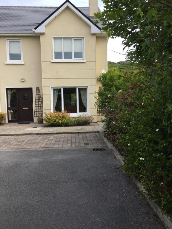 Clifden Townhouse Tucked Under the Hill