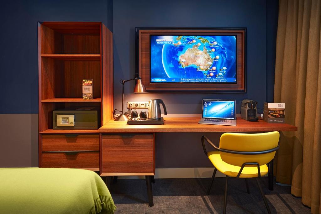 TV a/nebo společenská místnost v ubytování Hotel Lion D'Or