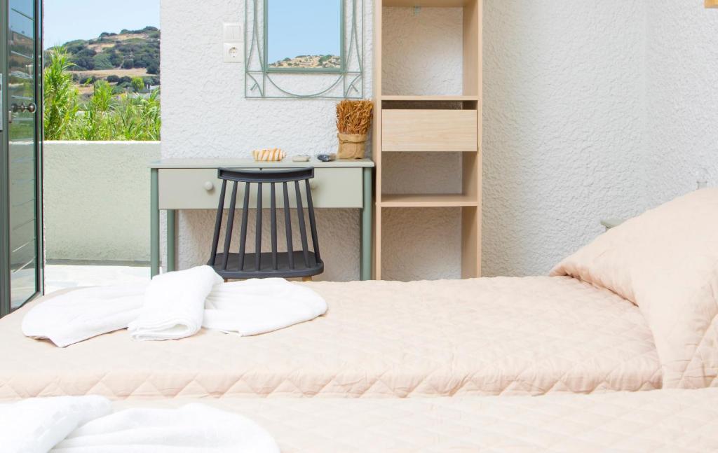 Postel nebo postele na pokoji v ubytování Syros INN