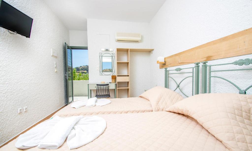 Postel nebo postele na pokoji v ubytování Syros INN