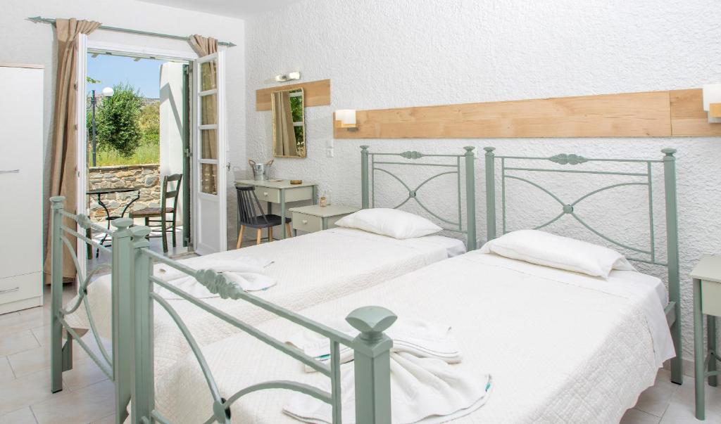 Postel nebo postele na pokoji v ubytování Syros INN