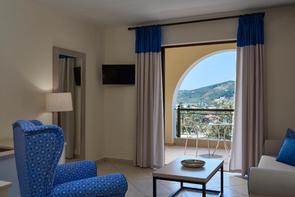 Nespecifikovaný výhled na hory nebo výhled na hory při pohledu z aparthotelu