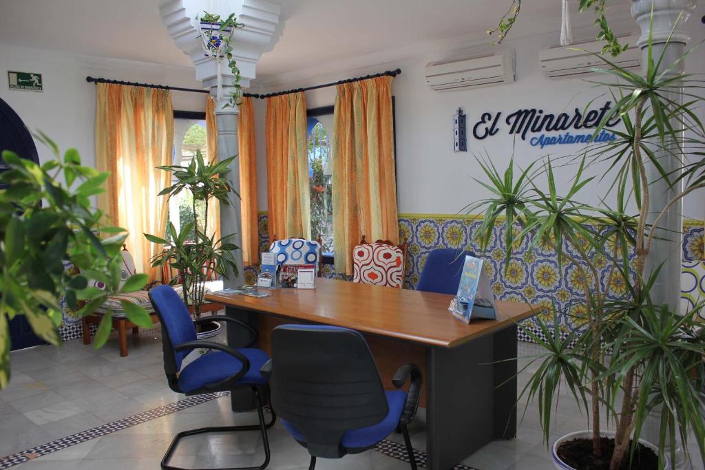 Posedenie v ubytovaní Apartamentos El Minarete