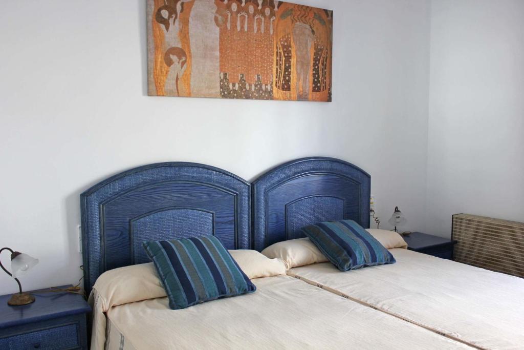 Posteľ alebo postele v izbe v ubytovaní Apartamentos El Minarete