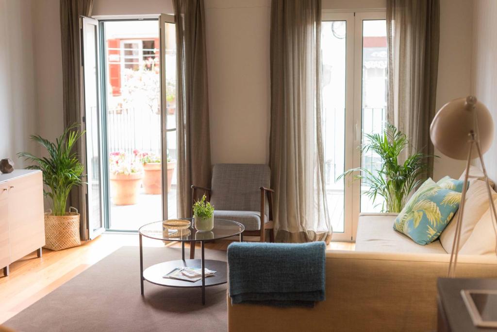 Een zitgedeelte bij Apartamentos Santa Maria by Heart of Funchal