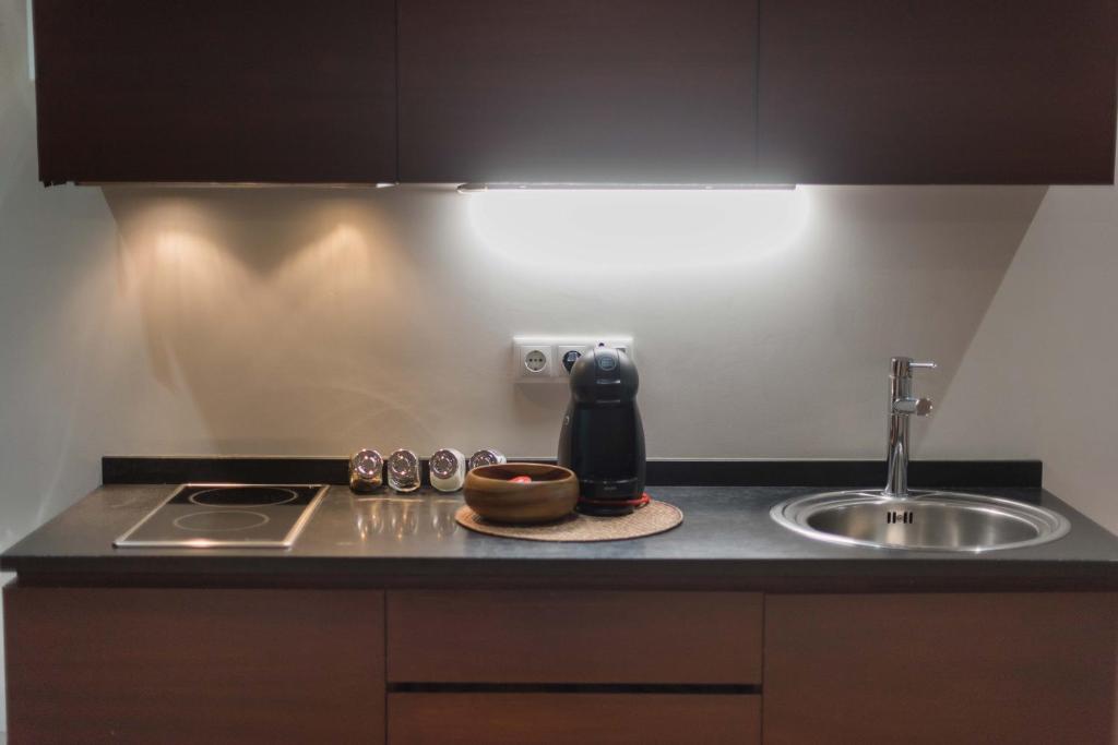 Een keuken of kitchenette bij Apartamentos Santa Maria by Heart of Funchal