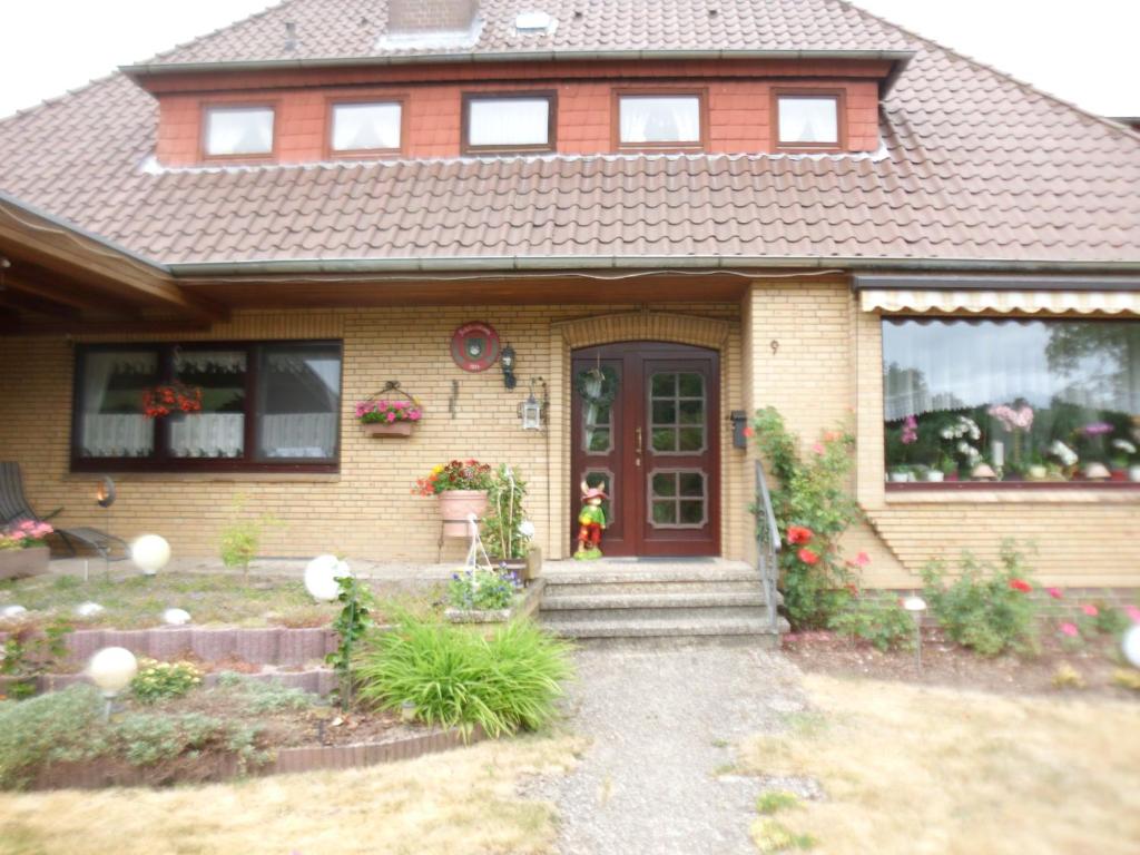 a house with a red door and flowers at Ferienwohnung in Bohndorf