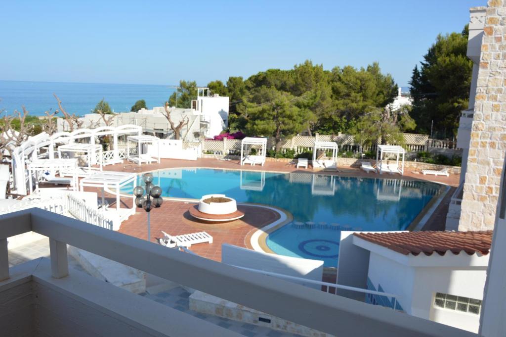 Bazén v ubytování Hotel Residence La Corvetta nebo v jeho okolí