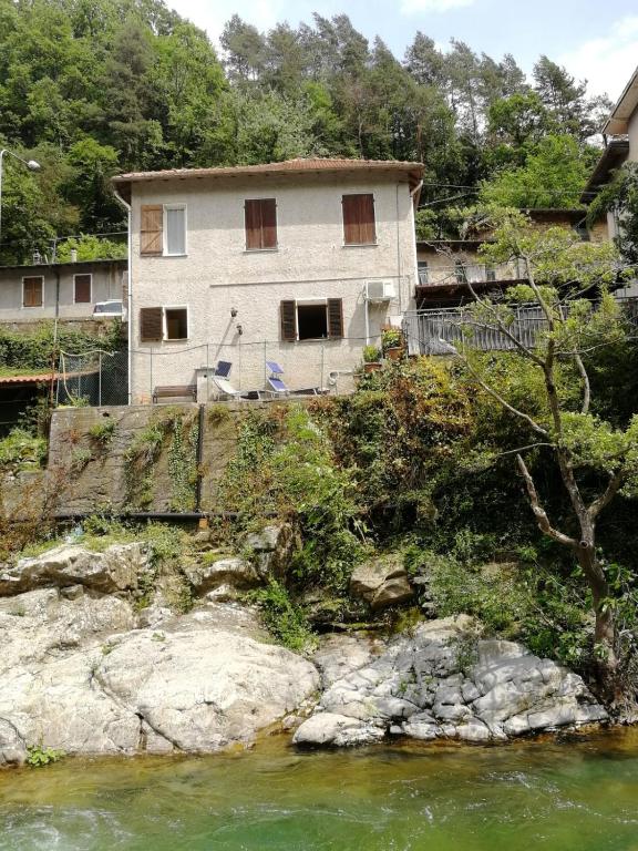 a house on a hill next to a river at The River House in Agaggio Inferiore