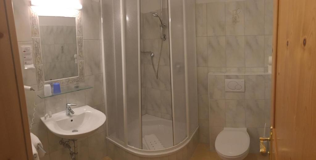 Koupelna v ubytování Panoramahotel Burgeck