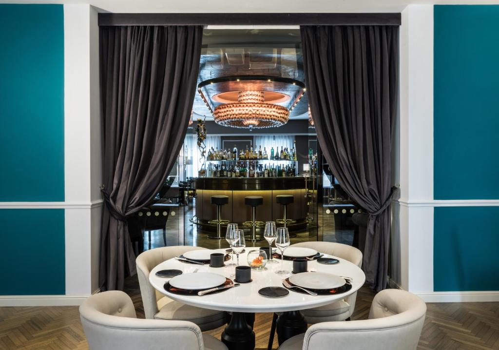 Plaza Hotel Lucchesi - Resim 39