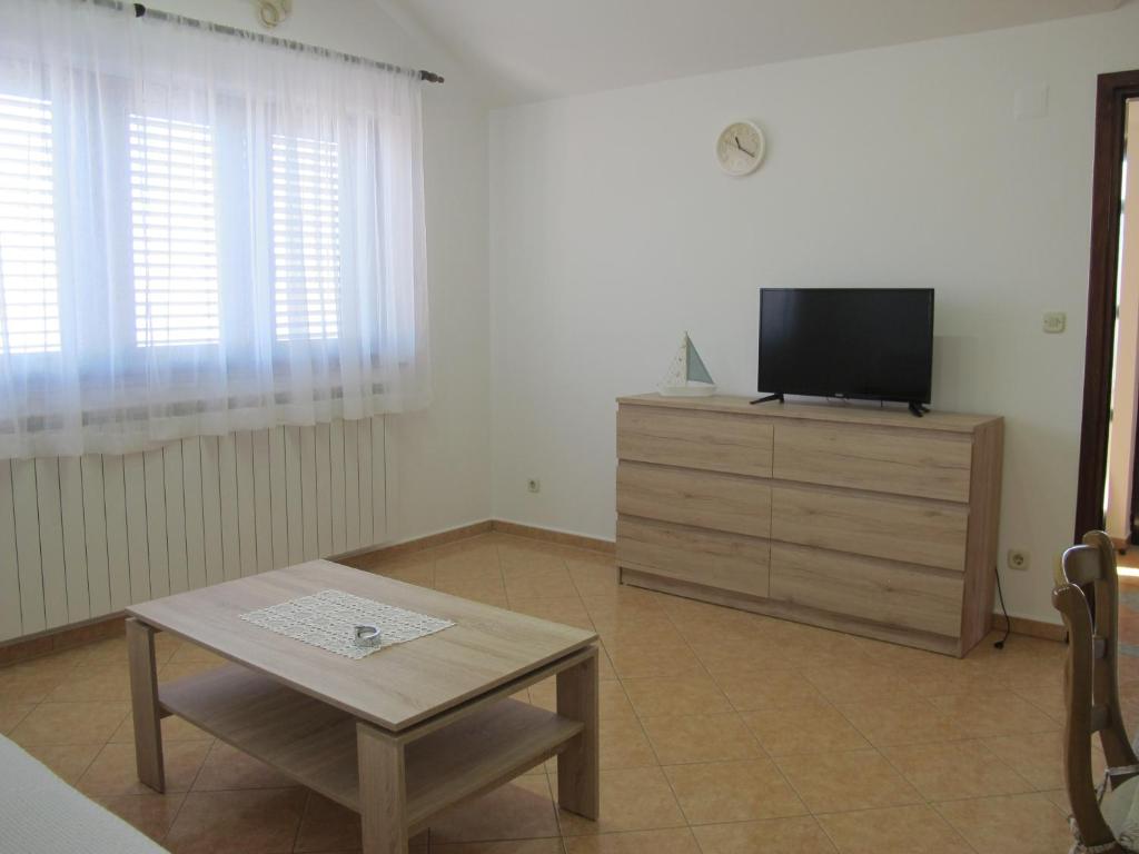 TV a/nebo společenská místnost v ubytování Apartmani Stille
