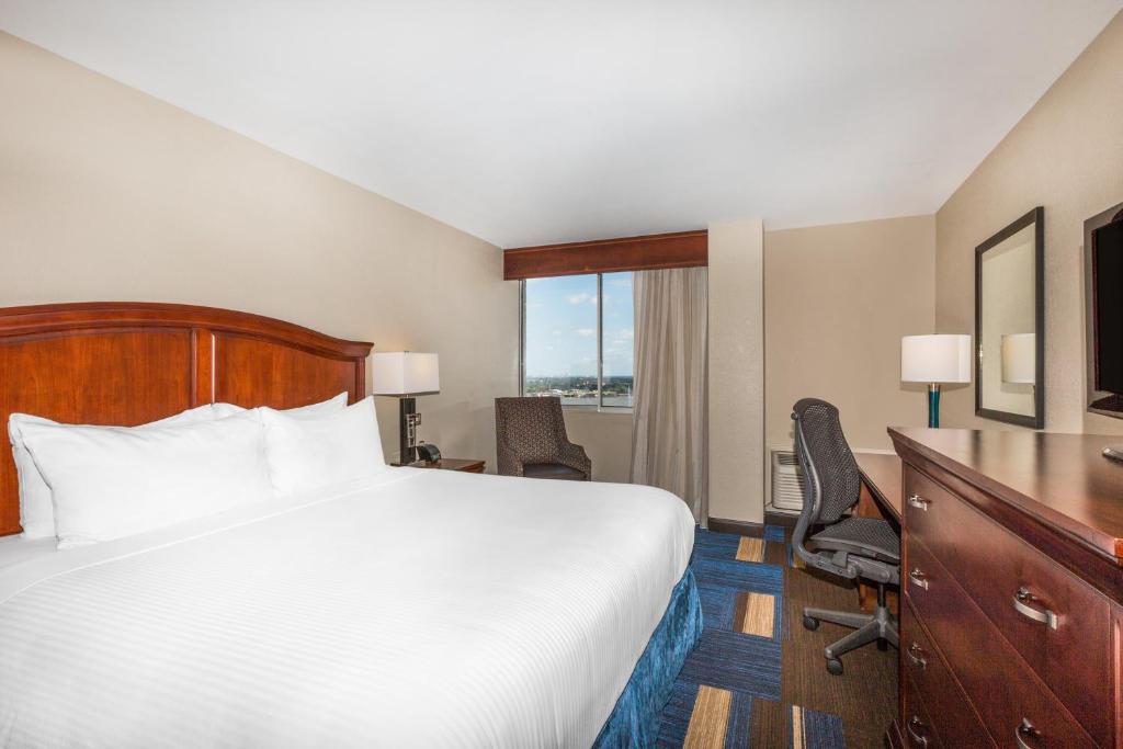 Wyndham New Orleans French Quarter - Deluxe King Room - Non-Smoking