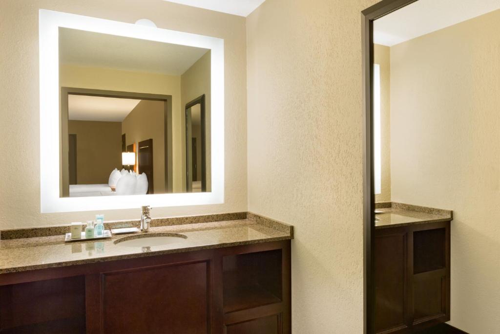 Wyndham New Orleans French Quarter photo