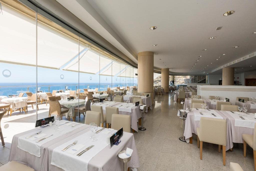 Reštaurácia alebo iné gastronomické zariadenie v ubytovaní Gloria Palace Amadores Thalasso & Hotel