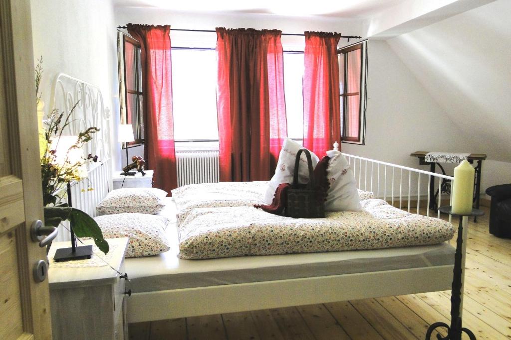 Un pat sau paturi într-o cameră la Rinntaverne