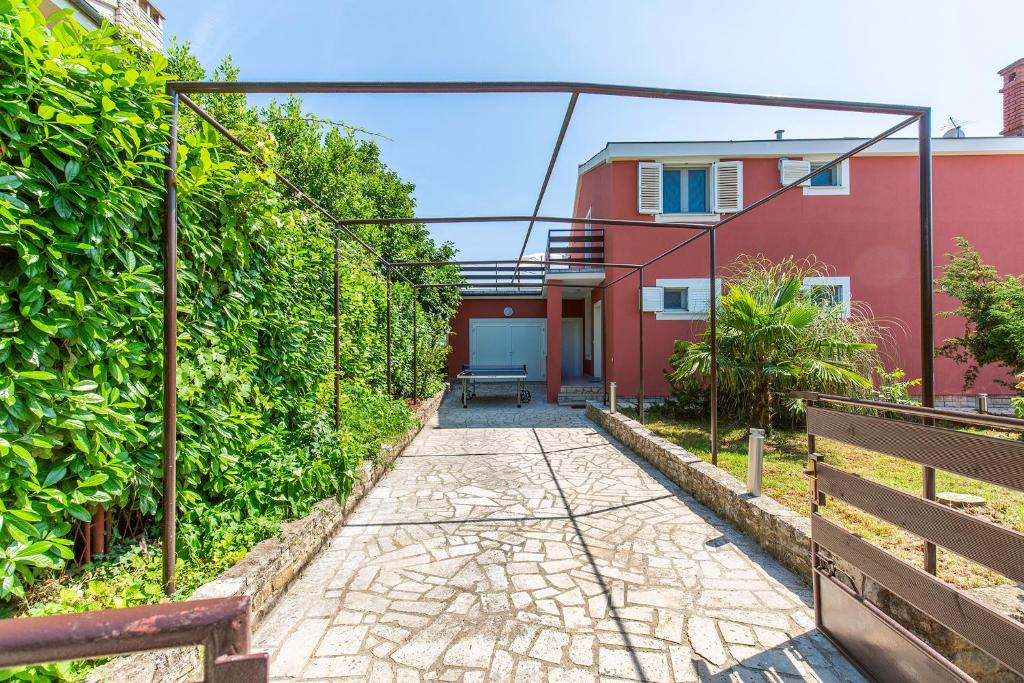 Vonkajšia záhrada v ubytovaní Villa Polion Valbandon