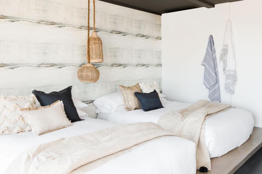 Postel nebo postele na pokoji v ubytování AWOL Hotel Provincetown