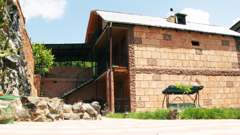 Edifici on està situat l'hostal o pensió