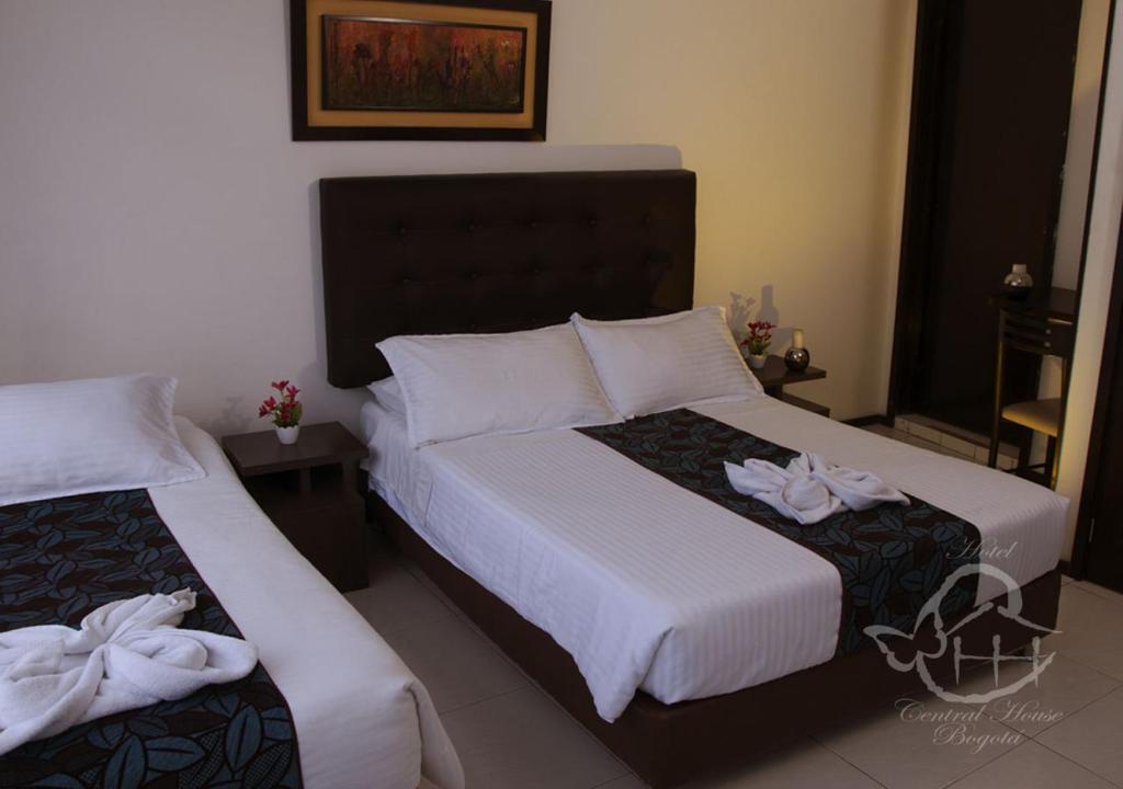 Postel nebo postele na pokoji v ubytování Hotel Central House a 5 min de la Embajada Americana
