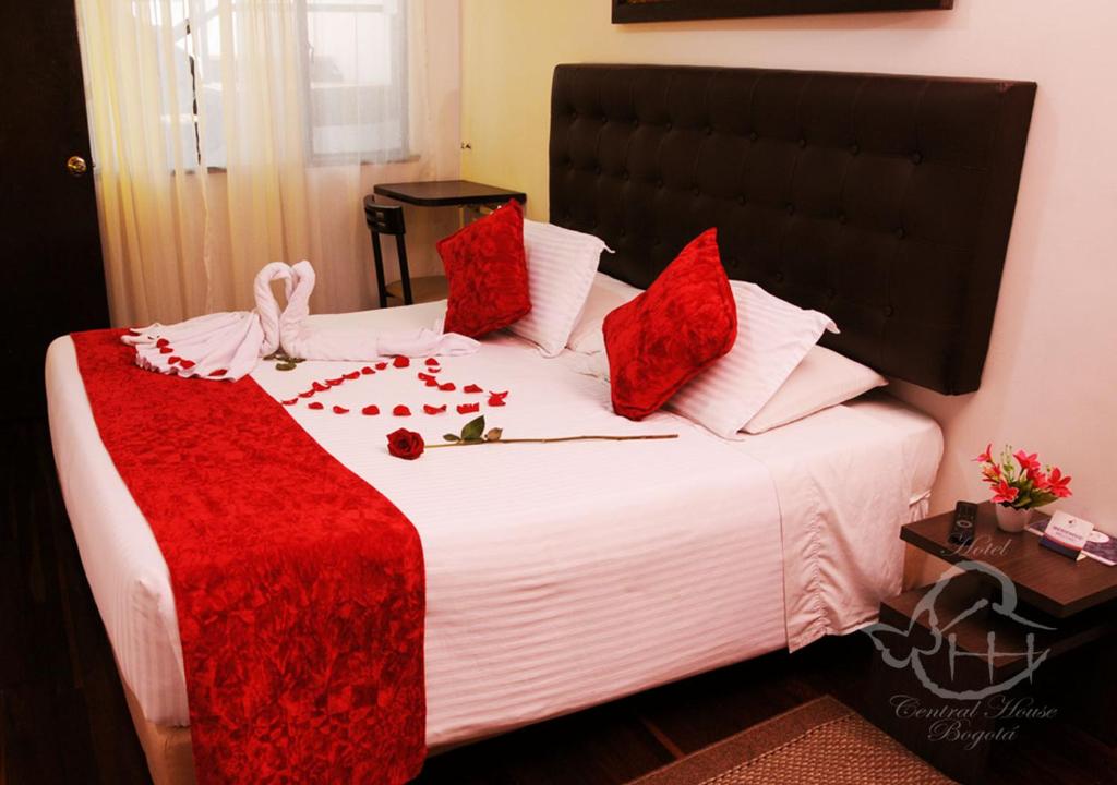 Postel nebo postele na pokoji v ubytování Hotel Central House a 5 min de la Embajada Americana
