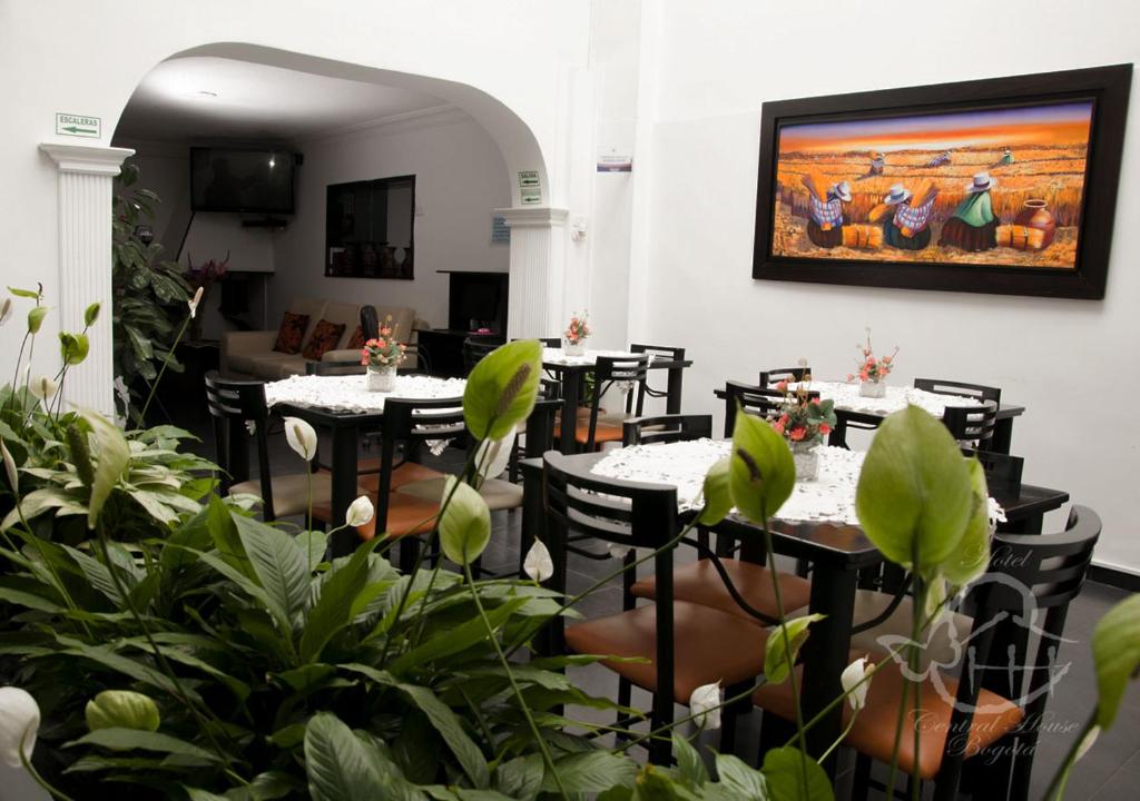 Restaurace v ubytování Hotel Central House a 5 min de la Embajada Americana