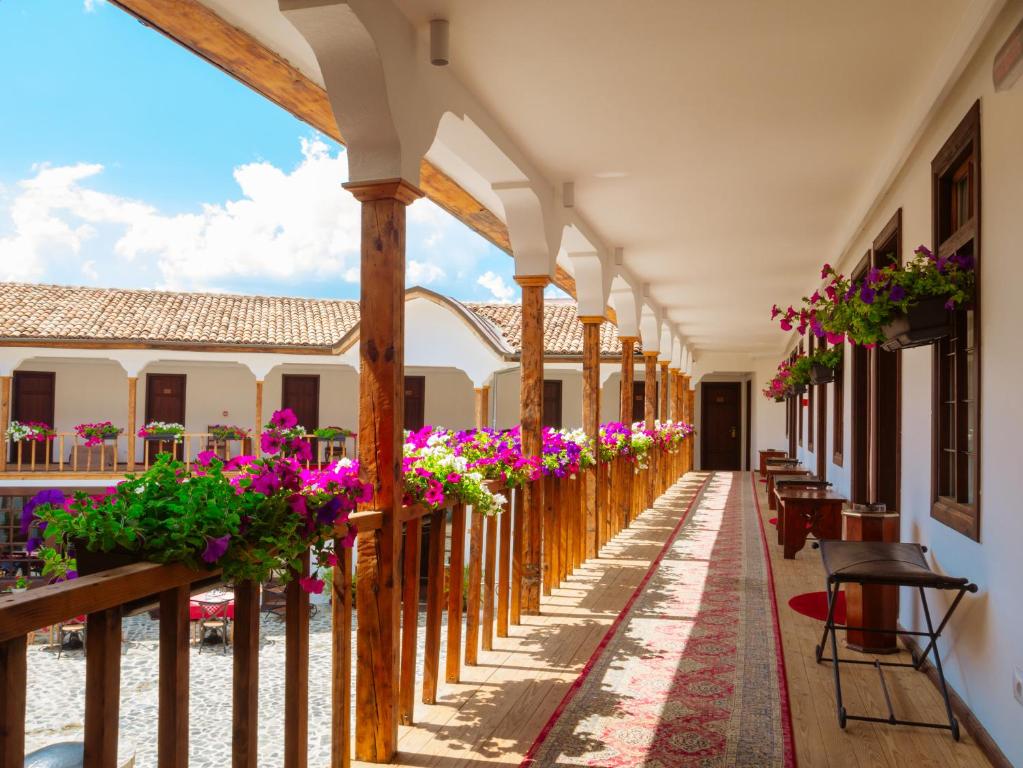 Uma varanda ou terraço em HANI I PAZARIT Boutique Hotel