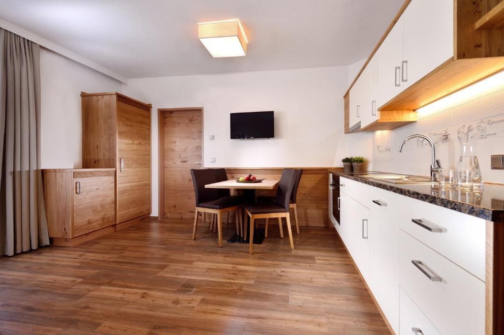Kuchyň nebo kuchyňský kout v ubytování Aparthotel Garni Monte