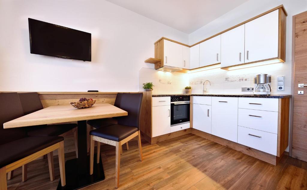 Kuchyň nebo kuchyňský kout v ubytování Aparthotel Garni Monte