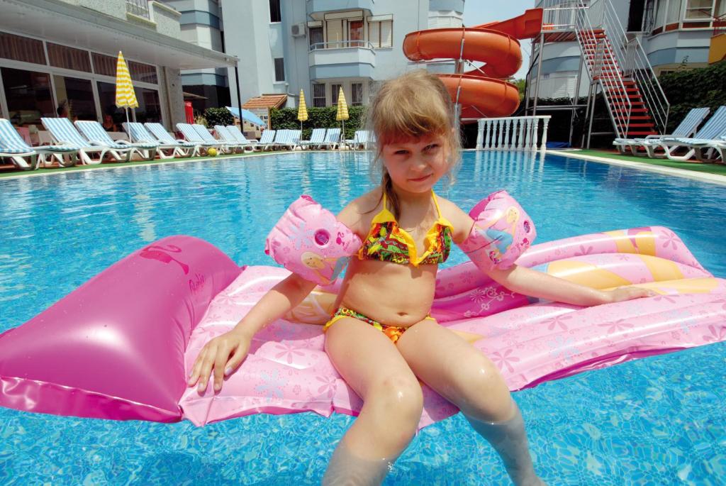 Bazén v ubytování Alanya Risus Park Hotel nebo v jeho okolí