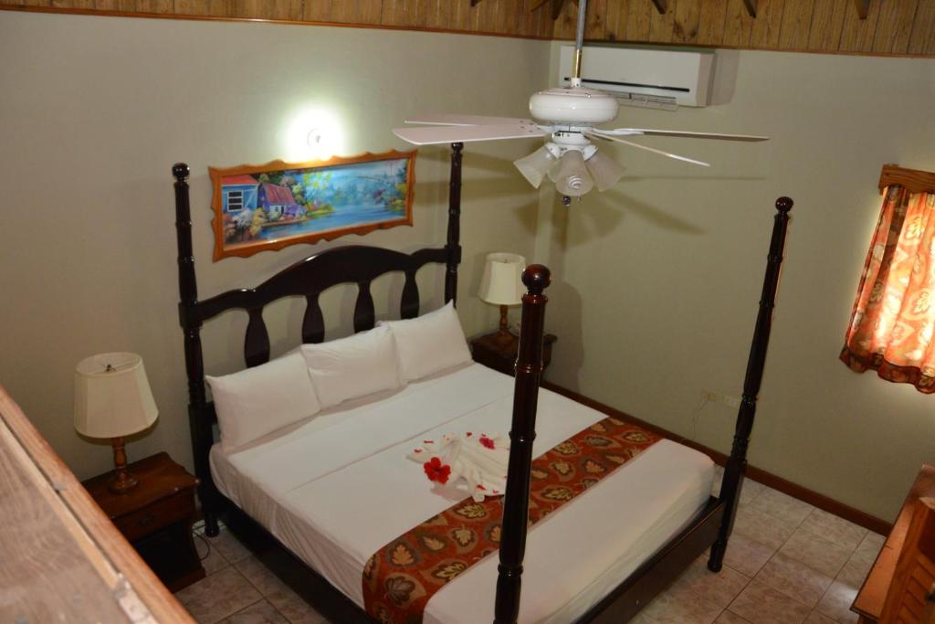 Letto o letti in una camera di Merrils Beach Resort II