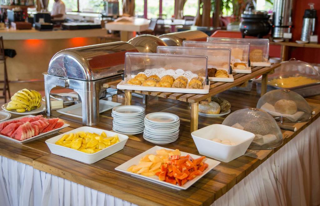 Comida en o cerca de este hotel