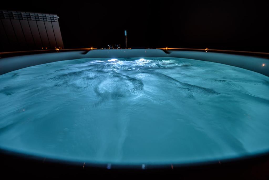 Bazén v ubytování Marie Claire Apartments & Spa nebo v jeho okolí