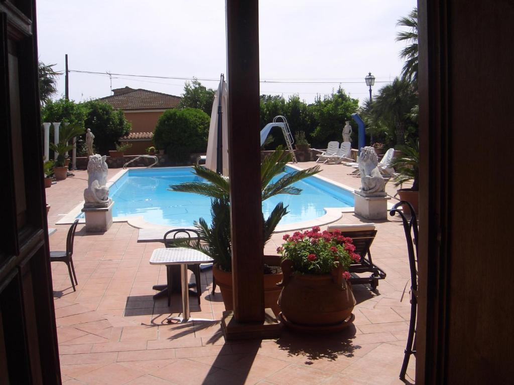 The swimming pool at or close to L'Oasi di Ambra Dependance