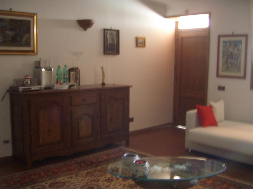 A bed or beds in a room at L'Oasi di Ambra Dependance