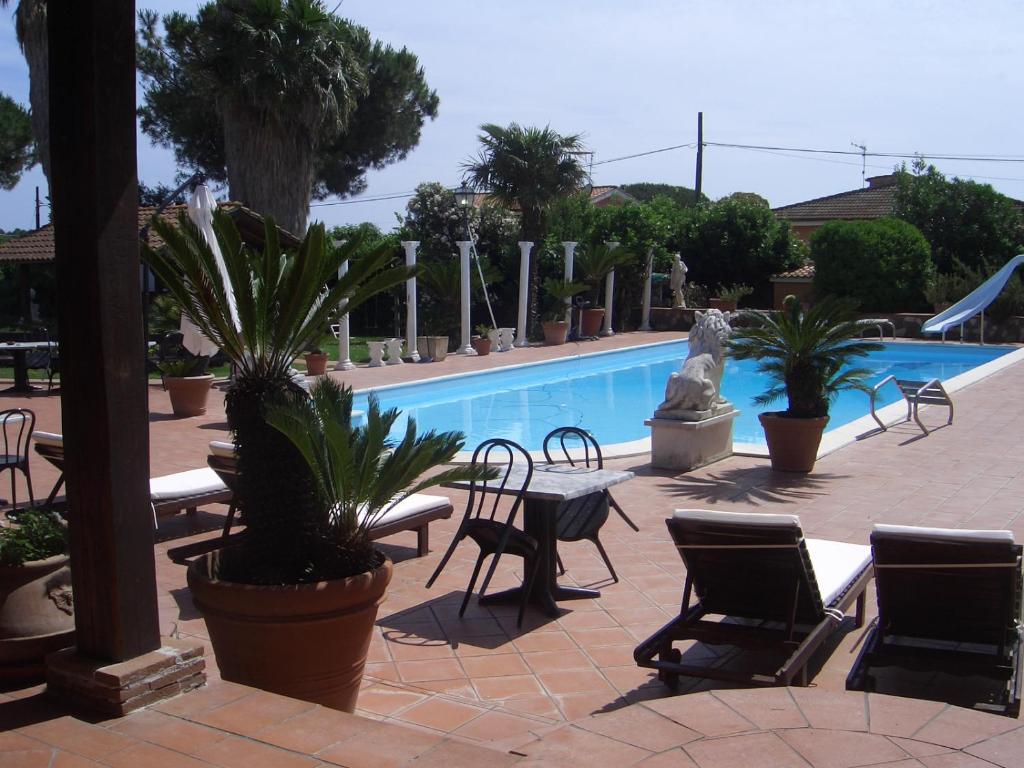 The swimming pool at or close to L'Oasi di Ambra Dependance