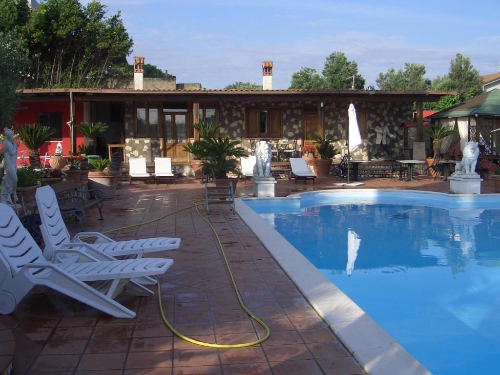 The swimming pool at or close to L'Oasi di Ambra Dependance