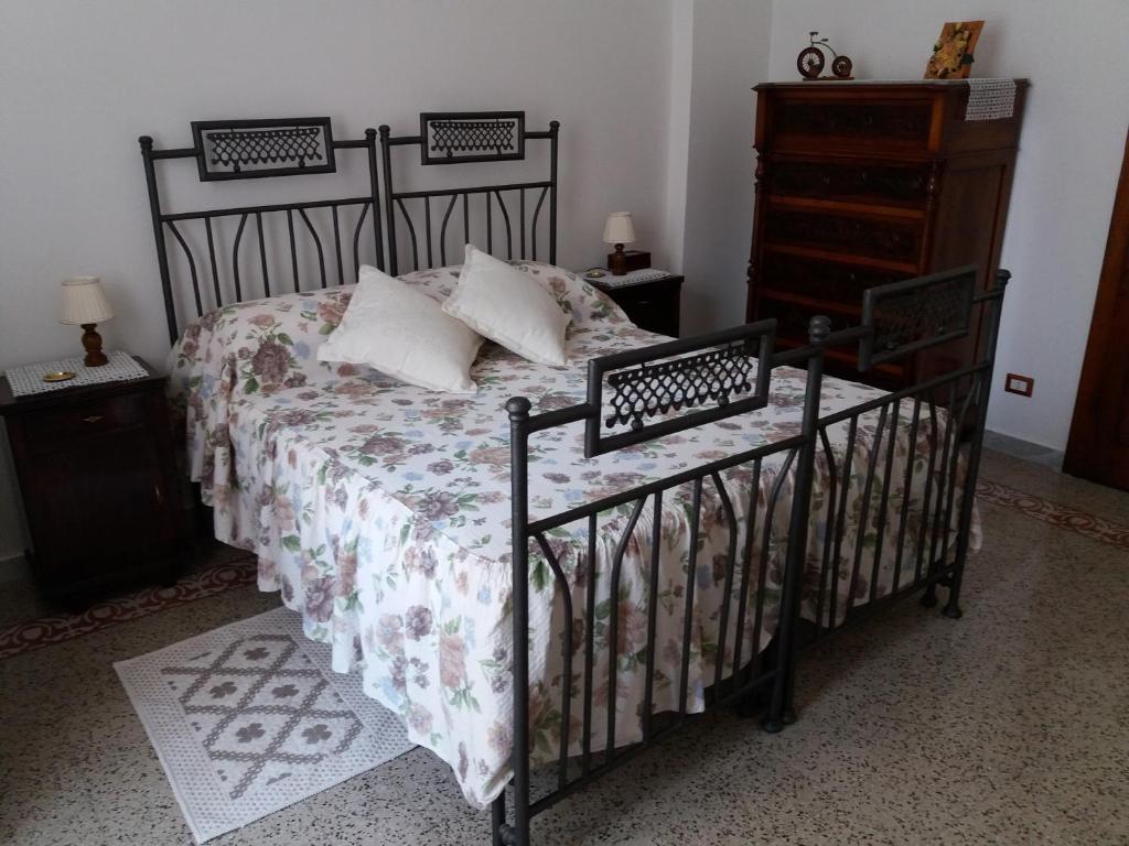 a bedroom with a bed and a dresser at Casa Nannina in Minori