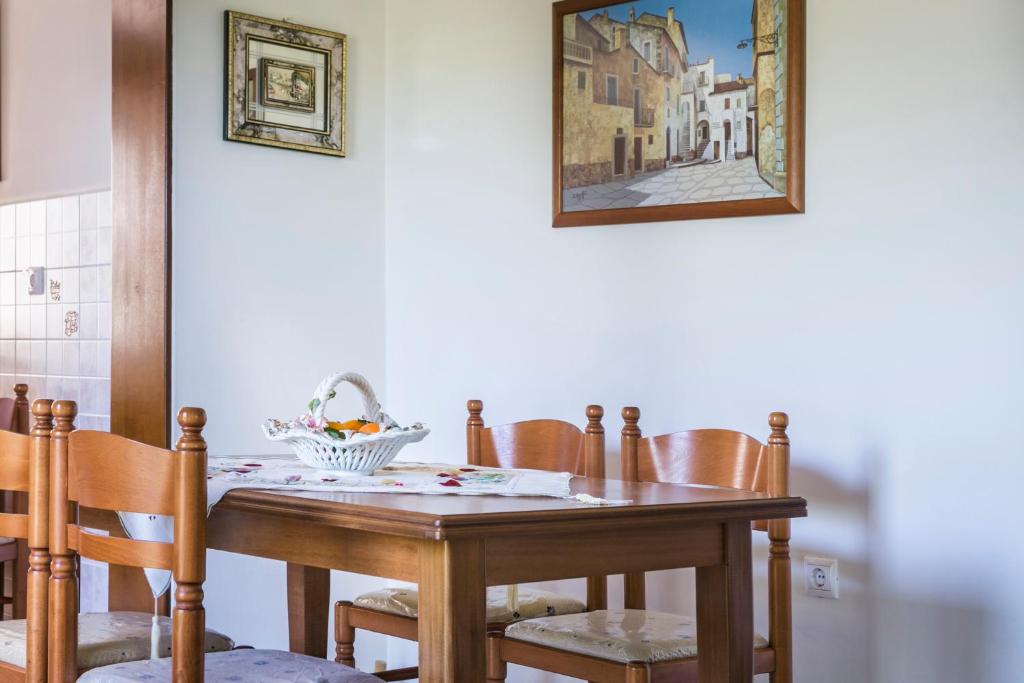 a dining room table with a bowl of fruit on it at Apartment Voula Myrtos in Anomeriá
