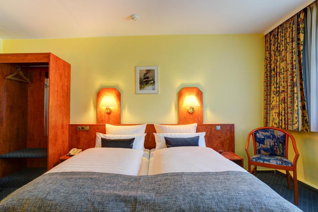 Postel nebo postele na pokoji v ubytování Hotel Elbinsel free parking
