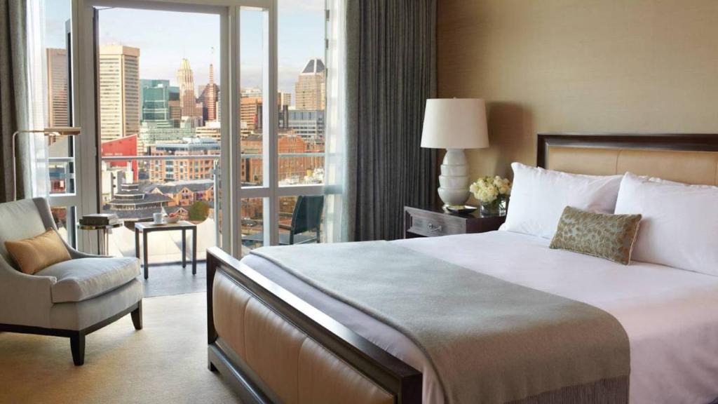 Four Seasons Baltimore - King Oda - Balkonlu Ve Şehir Manzaralı