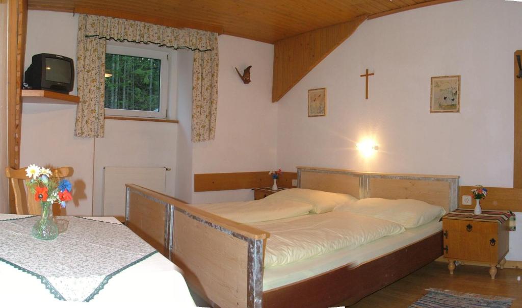 Postel nebo postele na pokoji v ubytování Hotel Gasthof Buchbauer