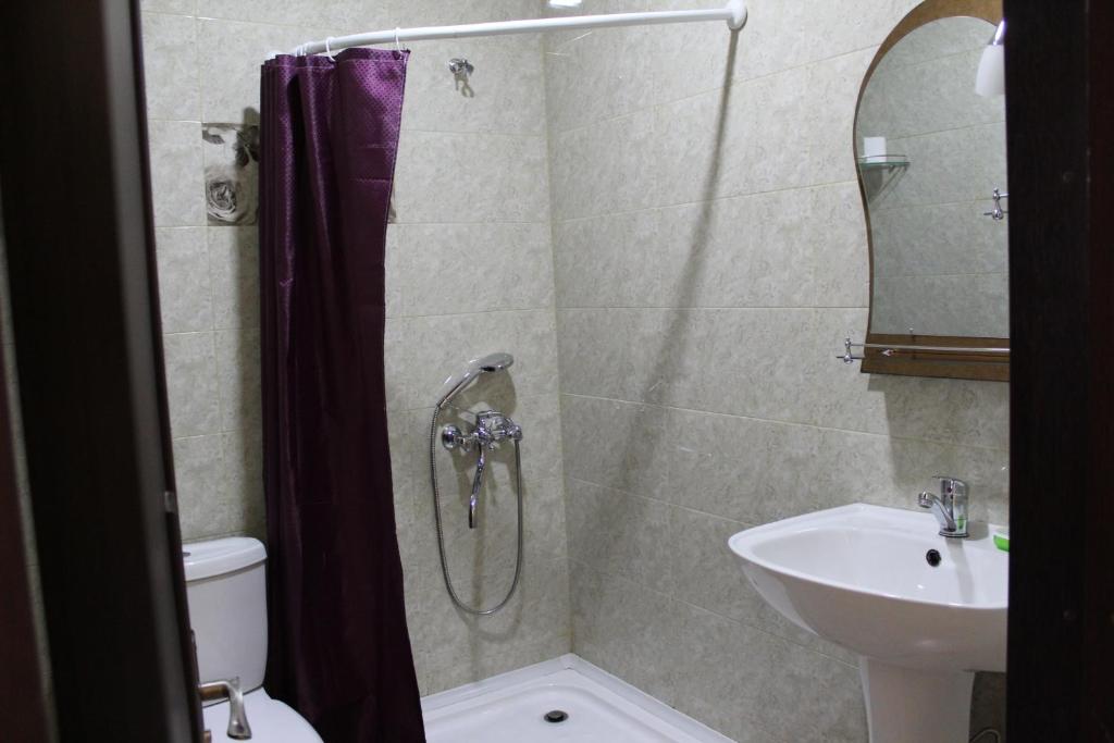 Koupelna v ubytování La Deka GuestHouse